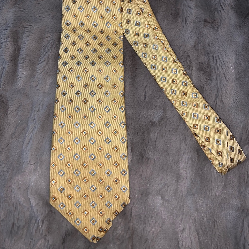 Brooks Brothers tie